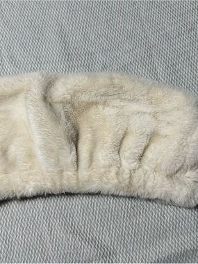 Timing Ivory Faux Fur Bandeau